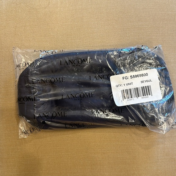 NWT💋 LANCÔME JEWEL-TONE QUILTED BLUE LIGHTWEIGHT COSMETICS BAG WITH GOLD ZIPPER - Picture 3 of 8